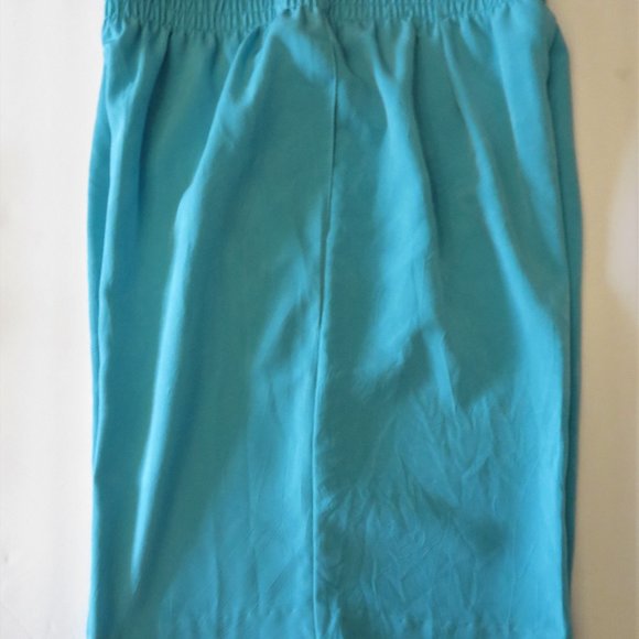 PRETTY LADIES TURQUOISE SHORTS - SMALL - Picture 1 of 6